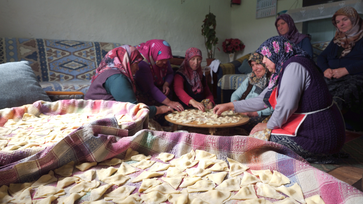 Eskipazar kulaklı makarna yapımı