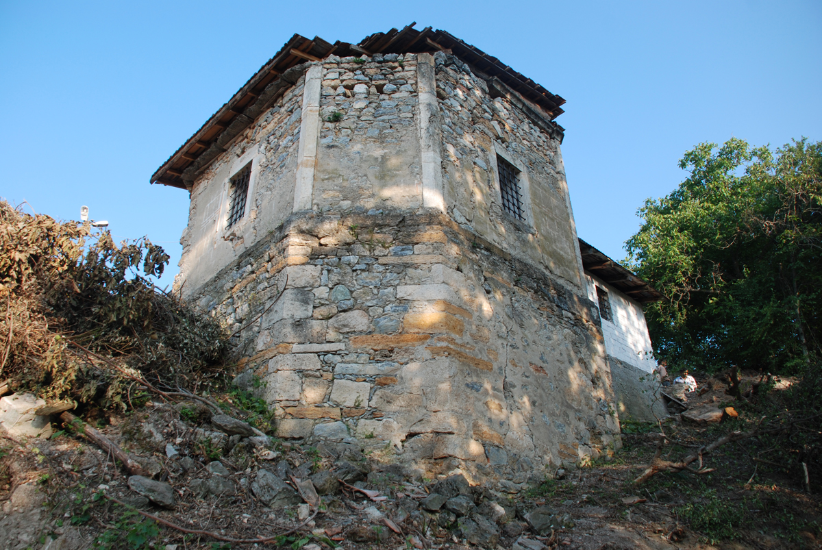  İmam Hacı Pınari Türbesi